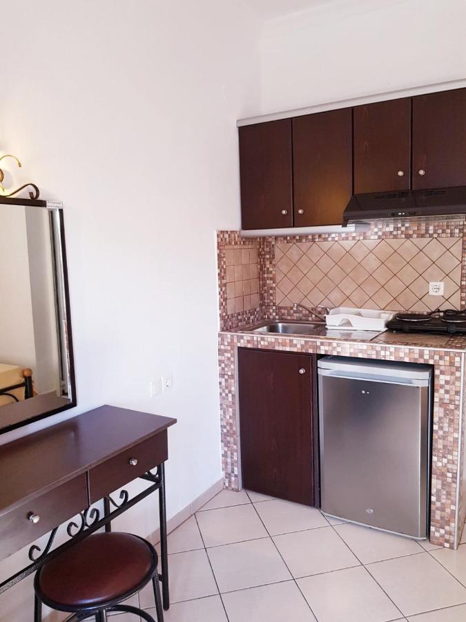 Konstantinos-Elli Rooms Vrasná Екстериор снимка